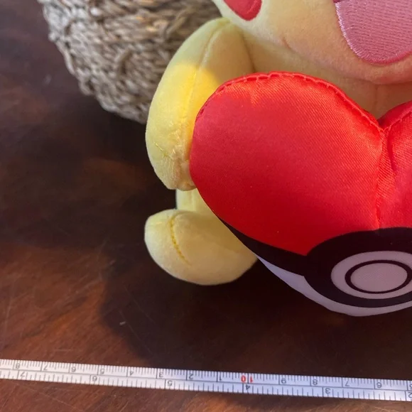 Pokemon Pikachu Yellow Plush with Heart - Picture 5 of 10